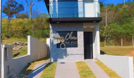 Casa a venda em Cotia com 4 Dormitórios