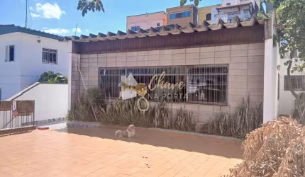 Casa ampla à venda no Jardim das Flores com 3 Dormitórios