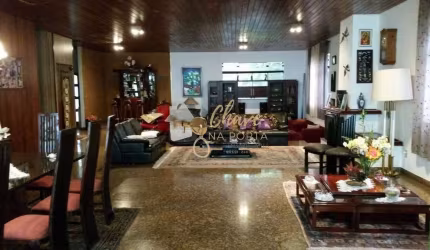 Casa ampla com 3 andares à venda no Morumbi