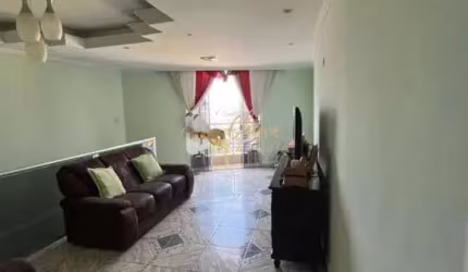 Sobrado amplo à venda em Itapecerica da Serra com 5 Dormitórios