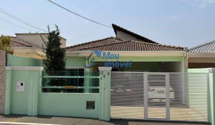 CASA 4 Quartos 3 Suítes 2  Vaga 400m² Armários Piscina aquecida Jardim