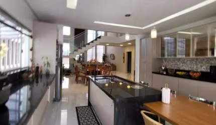 Rua 3 Vicente Pires Casa 4 Suítes 5 Vagas Lote 900 m² Útil 530 m² Lazer