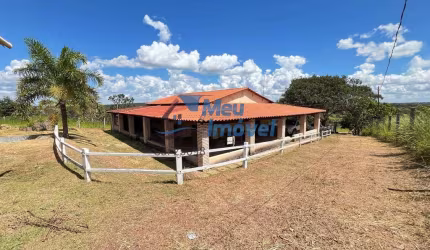 Recanto do pescador Corumbá Casa 2 Quartos 2 Suítes Lote 2.000m² Piscina Varanda