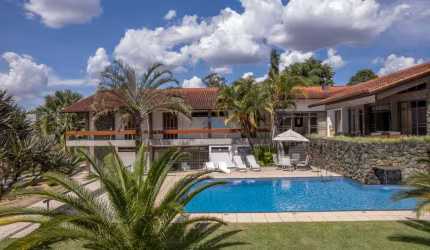 Sofisticada e luxuosa Mansão Exclusiva no Park Way ? 5 Suítes 8 Vagas Piscina Quadra Esportes Amplo Terreno Jardins Belíssimos