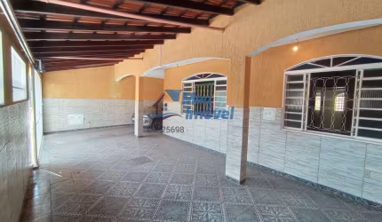 Ceilândia Norte QNM 20 Sobrado 5 Quartos 250m² Quintal Área de Serviço 4 Vagas