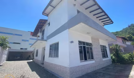 Casa com 4 dormitórios para alugar, 160 m² por R$ 10.000,00/mês - Fazenda - Itajaí/SC