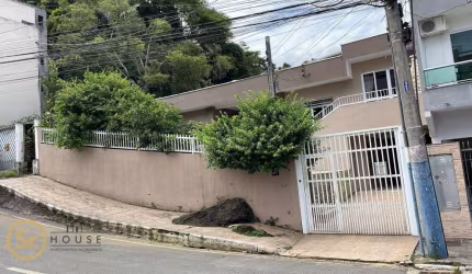 Casa com 3 dormitórios à venda, 252 m² por R$ 2.000.000,00 - Nações - Balneário Camboriú/SC
