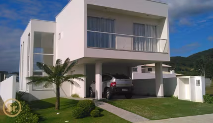 Sobrado com 4 dormitórios à venda, 240 m² por R$ 2.150.000 - Santa Regina - Camboriú/SC