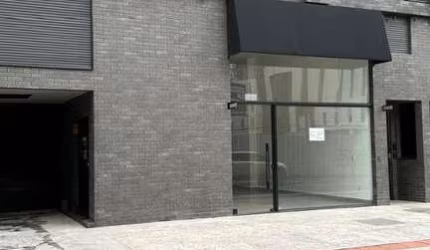 Sala térrea para locação anual - Pioneiros -R$ 8.500/mês