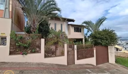 Casa em condomínio fechado com 4 quartos à venda na Rua Maçarico, Ariribá, Balneário Camboriú, 359 m2 por R$ 2.650.000