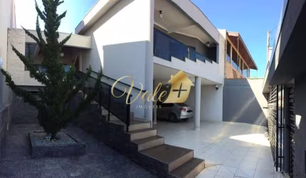 Casa com 3 quartos à venda no Campos Elíseos, Taubaté , 270 m2 por R$ 900.000