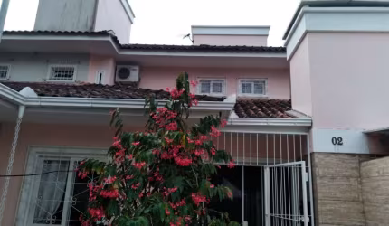 Sobrado à venda com 3 quartos 1 suíte, 70m² em Forquilhas São José