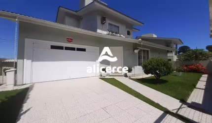Casa à venda com 3 quartos 3 suítes, 223,79m² em Ponta de Baixo São José