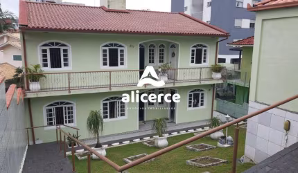 Casa à venda com 6 quartos 2 suítes, 250m² em Praia Comprida São José
