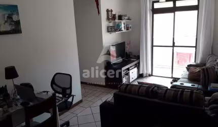 Apartamento com 02 dormitórios, sacada, garagem privativa a 100m da Ponte Hercílio Luz