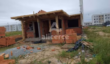 Linda Casa Geminada com Acabamento Impecável! na Nova Palhoça