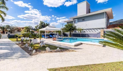 Casa de Alto Padrão Térrea com 4 suítes  à venda, 991 m² por R$ 7.800.000 - Condomínio Flamboyant - Atibaia/SP