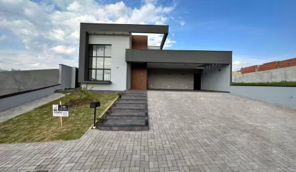 Imperdível Casa à Venda em Boituva-SP, Bairro Portal das Estrelas II - 3 Quartos, 3 Suítes, 2 Salas, 3 Banheiros, 4 Vagas, 243 m²!