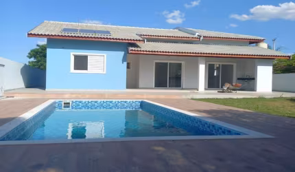 Chácara em Condominio Fechado em Boituva com Piscina, 03 dormitórios sendo 02 suites