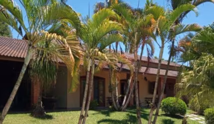 Chácara a venda, 4 dormitórios, piscina