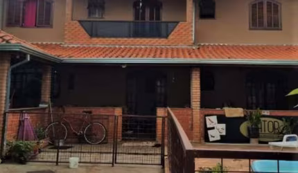 CASA 03 DORMITÓRIOS 01 SUITE COM PISCINA EM BOITUVA