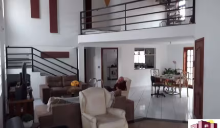 Casa sobrado, com edícula,  próximo ao Centro  de Boituva
