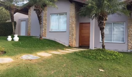Imperdível casa em condomínio de luxo em Boituva-SP, Flora Ville: 4 quartos, 1 suíte, 3 salas, 4 banheiros, 4 vagas, 350m²!