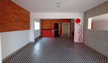 Excelente oportunidade de locação de ponto comercial no Centro de Boituva-SP: 2 quartos, 3 salas, 3 banheiros, 2 vagas de garagem!