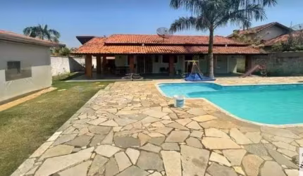 Chácara de luxo à venda em Boituva-SP, bairro Nova Rheata, 4 quartos, 1 suíte, 3 salas, 3 banheiros, 6 vagas de garagem.