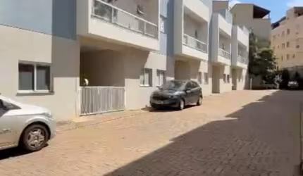 Ótimo sobrado em Condomínio Sumarezinho
