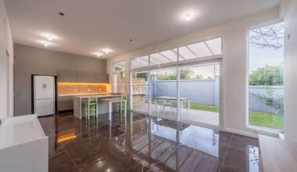 Casa em condomínio fechado com 3 quartos à venda na Avenida Edgar Pires de Castro, 540, Hípica, Porto Alegre por R$ 900.000