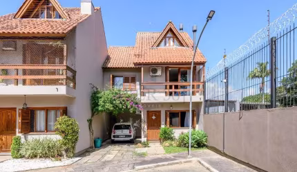 Casa em condomínio fechado com 3 quartos à venda na Avenida Orleaes, 105, Guarujá, Porto Alegre por R$ 549.000