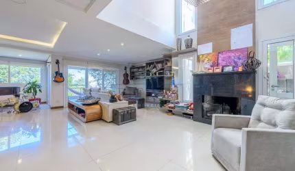 Casa com 3 quartos à venda na Rua Goitacaz, 333, Vila Assunção, Porto Alegre por R$ 2.390.000