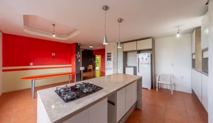 Casa com 5 quartos à venda na Rua Goitacaz, 349, Vila Assunção, Porto Alegre por R$ 1.300.000