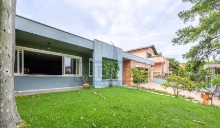 Casa com 3 quartos à venda na Rua Potiguara, 181, Vila Assunção, Porto Alegre por R$ 2.100.000
