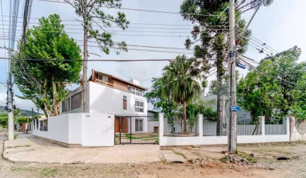 Casa com 2 quartos à venda na Rua dos Guenoas, 1200, Guarujá, Porto Alegre por R$ 700.000
