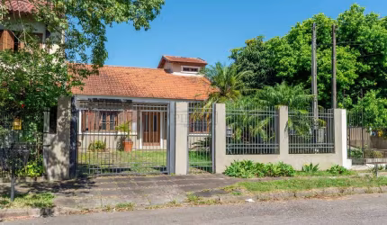 Casa com 3 quartos à venda na Rua Jayme Saul de Borba, 40, Guarujá, Porto Alegre por R$ 650.000