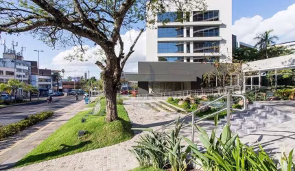 Sala comercial à venda na Avenida Wenceslau Escobar, 2714, Tristeza, Porto Alegre por R$ 349.000