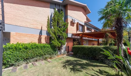 Casa com 4 quartos à venda na Rua Caeté, 502, Vila Assunção, Porto Alegre por R$ 2.700.000