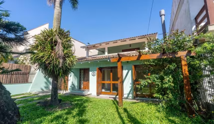 Casa com 6 quartos à venda na Rua Doutor Benjamin Camozato, 55, Jardim Isabel, Porto Alegre por R$ 1.300.000
