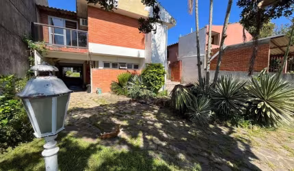 Casa com 3 quartos à venda na Rua Jacundá, 164, Guarujá, Porto Alegre por R$ 750.000