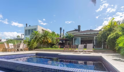 Casa em condomínio fechado com 4 quartos à venda na Avenida Juca Batista, 8000, Belém Novo, Porto Alegre por R$ 2.700.000