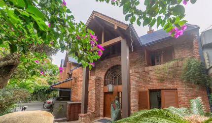 Casa com 4 quartos à venda na Rua Bororó, 157, Vila Assunção, Porto Alegre por R$ 2.500.000