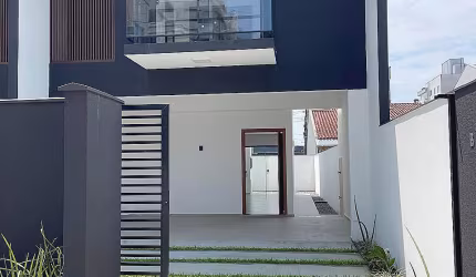 VENDE-SE SOBRADO | 1 SUÍTE + 2 | 300MTS DO MAR