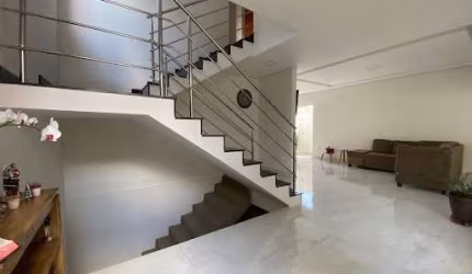Casa com 3 dormitórios à venda, 330 m² por R$ 1.200.000,00 - Portinari - Varginha/MG