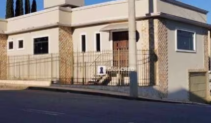 Casa com 3 dormitórios à venda, 273 m² por R$ 800.000 - Campos Elíseos - Varginha/MG