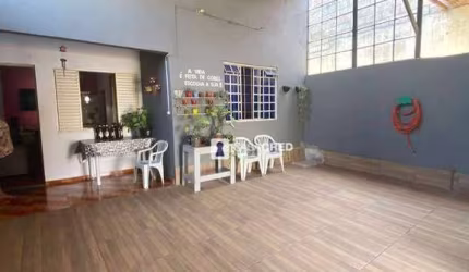 Casa com 3 dormitórios à venda, 131 m² por R$ 270.000,00 - Santa Terezinha - Varginha/MG