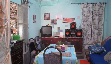 Casa, 2 quartos e quintal - Nova Iguaçu/RJ