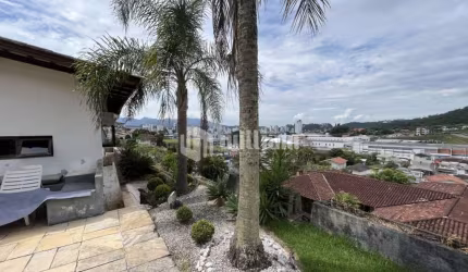 Casa com 5 quartos à venda no Primeiro de Maio, Brusque  por R$ 3.500.000