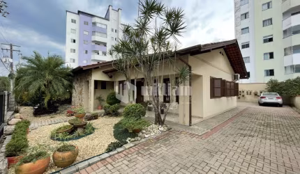 Casa com 3 quartos à venda no Santa Terezinha, Brusque , 200 m2 por R$ 799.000